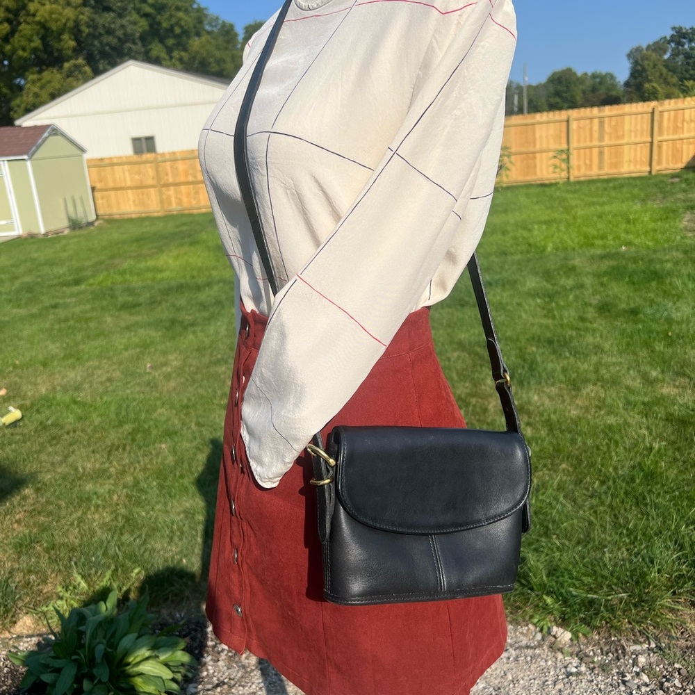 AUTH Vintage 1997 Coach Black Equestrian Small Flap 9801 EUC